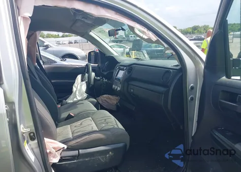 2015 Toyota Tundra Sr 4.6L V8 z USA, uszkodzony, nr VIN 5TFRM5F15FX083238